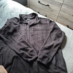 Columbia Black Performance Jacket with Full Zip and Standing Collar